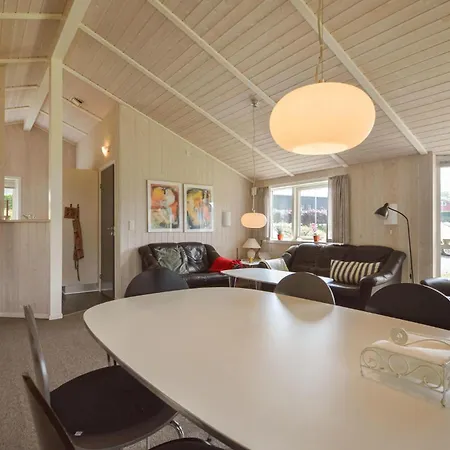Beautiful Home In Aabenraa With Sauna *